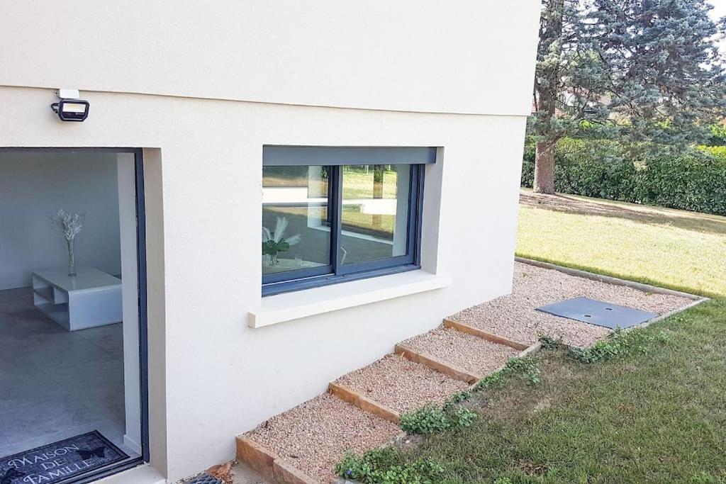 Le Petit Castel, Portes De Lyon Chazay-d'Azergues Екстер'єр фото